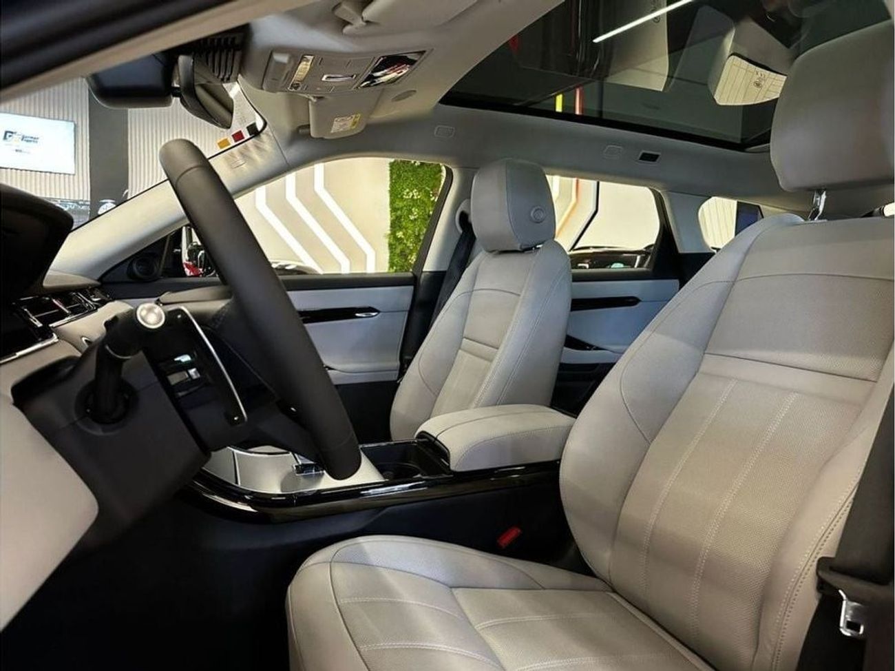 لاند روفر رانج روفر إيفوك 2024 Land Rover Range Rover Evoque P200 S & ( 5 YEARS WARRANTY AND SERVICE CONTRACT )