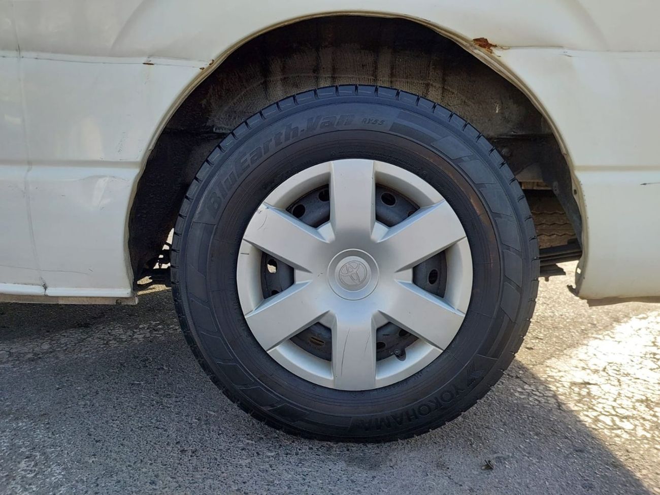 Toyota Hiace TOYOTA HIACE VAN RHD 2015 MODEL 3.0 L DIESEL AUTOMATIC(PM16111)