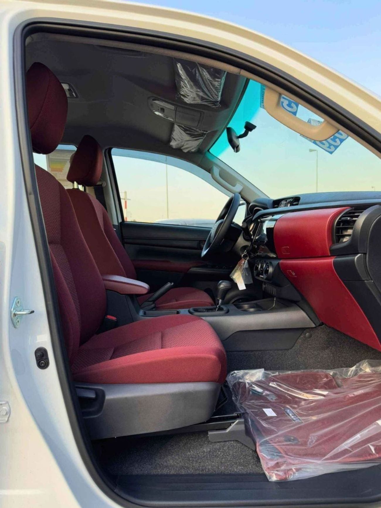 تويوتا هيلوكس BASIC DOUBLE CABIN / 2.4L DIESEL A/T / CHROME HANDLE & REAL CHROME BUMPER (CODE # HD)