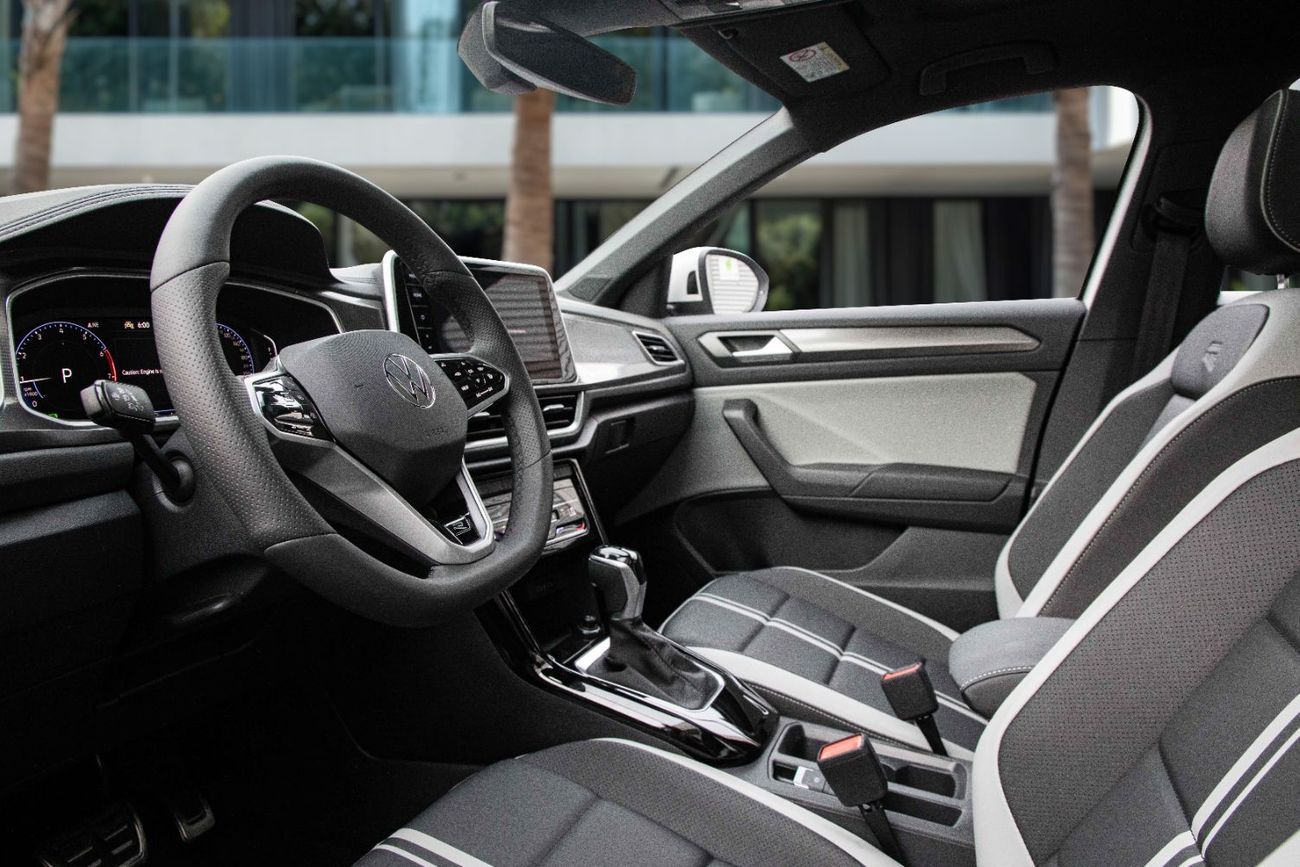 فولكس واجن T ROC 1,860 P.M  | 0% Downpayment | Volkwagen T-Roc R-Line Brand New!