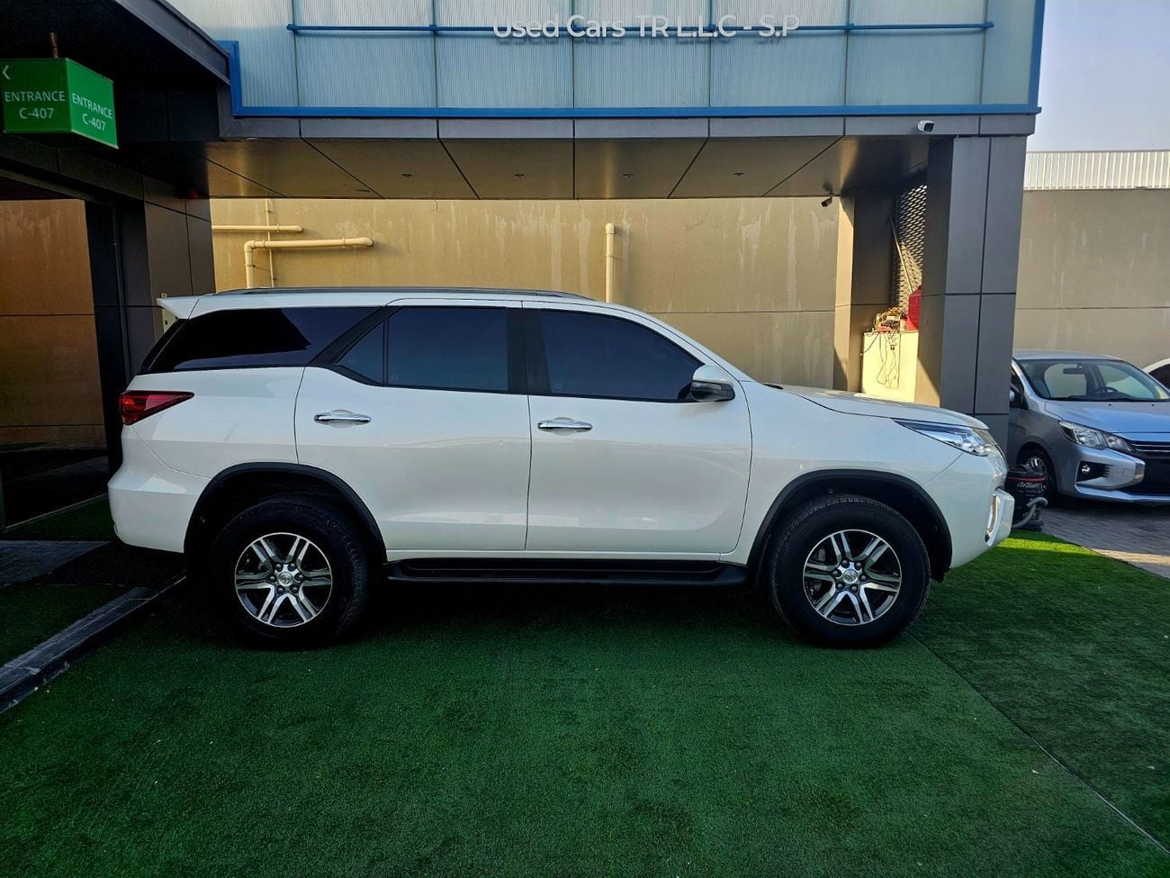 Toyota Fortuner EXR 2.7L EXR FORTUNER V4 4WD/ ORIGINAL PAINT / LOW MILEAGE/ SINGLE OWNE