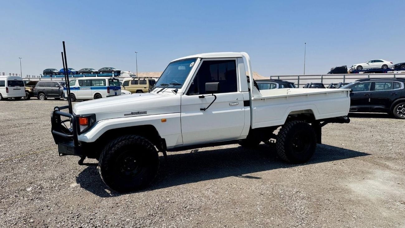 تويوتا لاند كروزر بيك آب SINGLE CABIN | BULL BAR WITH LED LIGHTS | RHD | 1992 | 4.2L DIESEL ENGINE | MANUAL TRANSMISSION | 4W