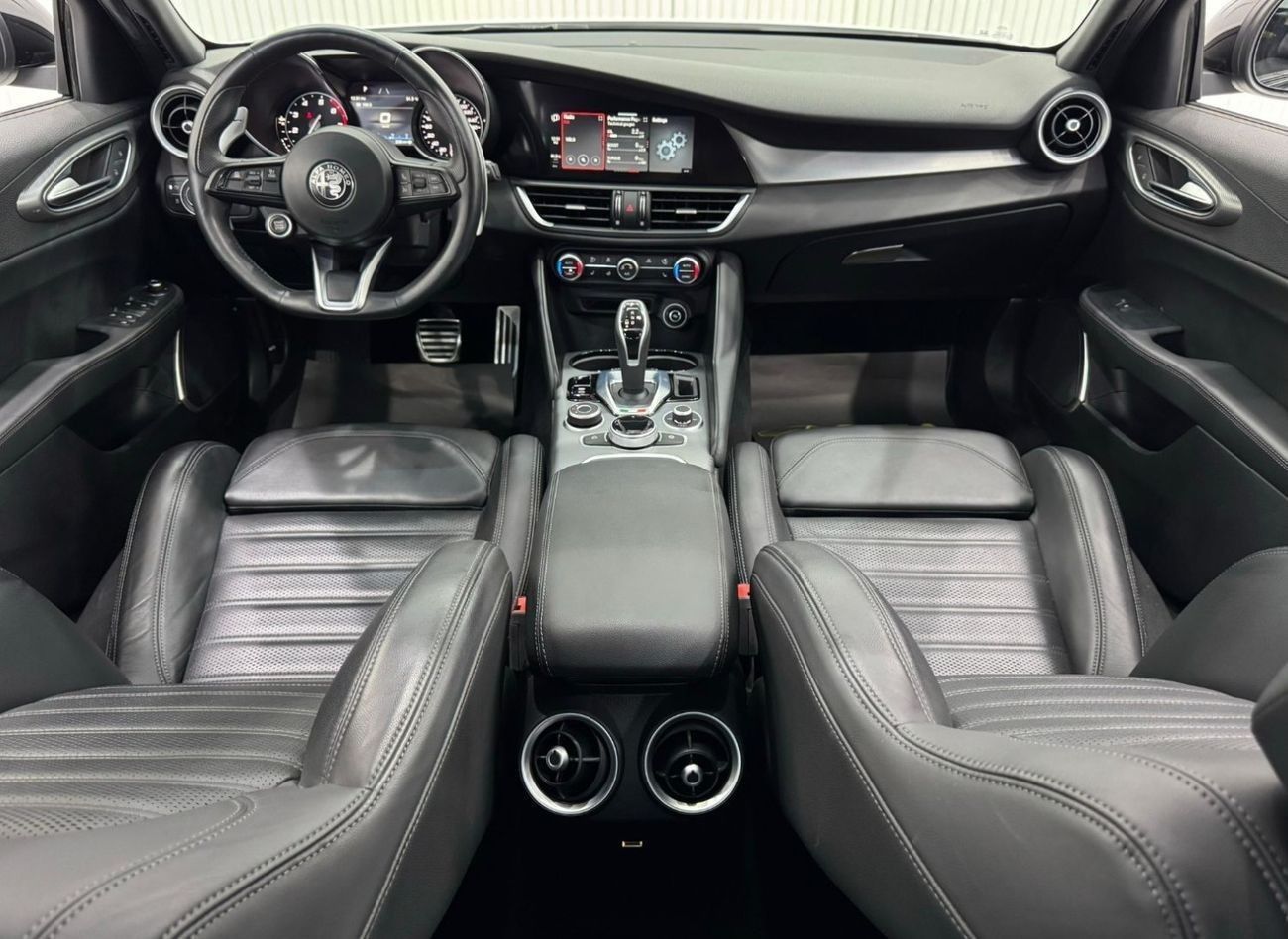 ألفا روميو جوليا Q2 Veloce 2023 Alfa Romeo Giulia Q2 Veloce, Nov 2027 Alfa Romeo Warranty + Service Pack, Low Kms, GC