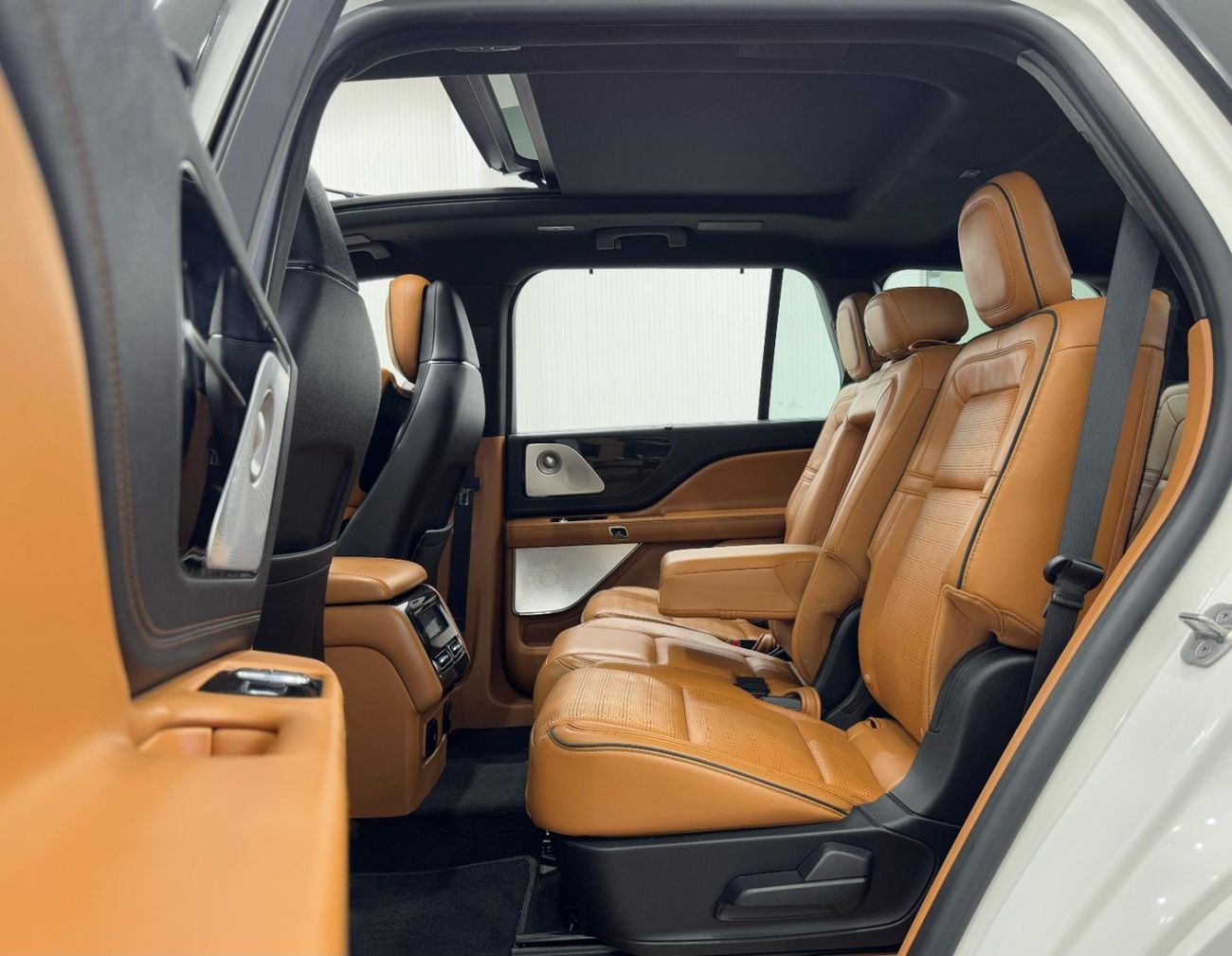 Lincoln Navigator Presidential 3.5L 2020 Lincoln Navigator Presidentail, Warranty, Service History, Excellent Conditio