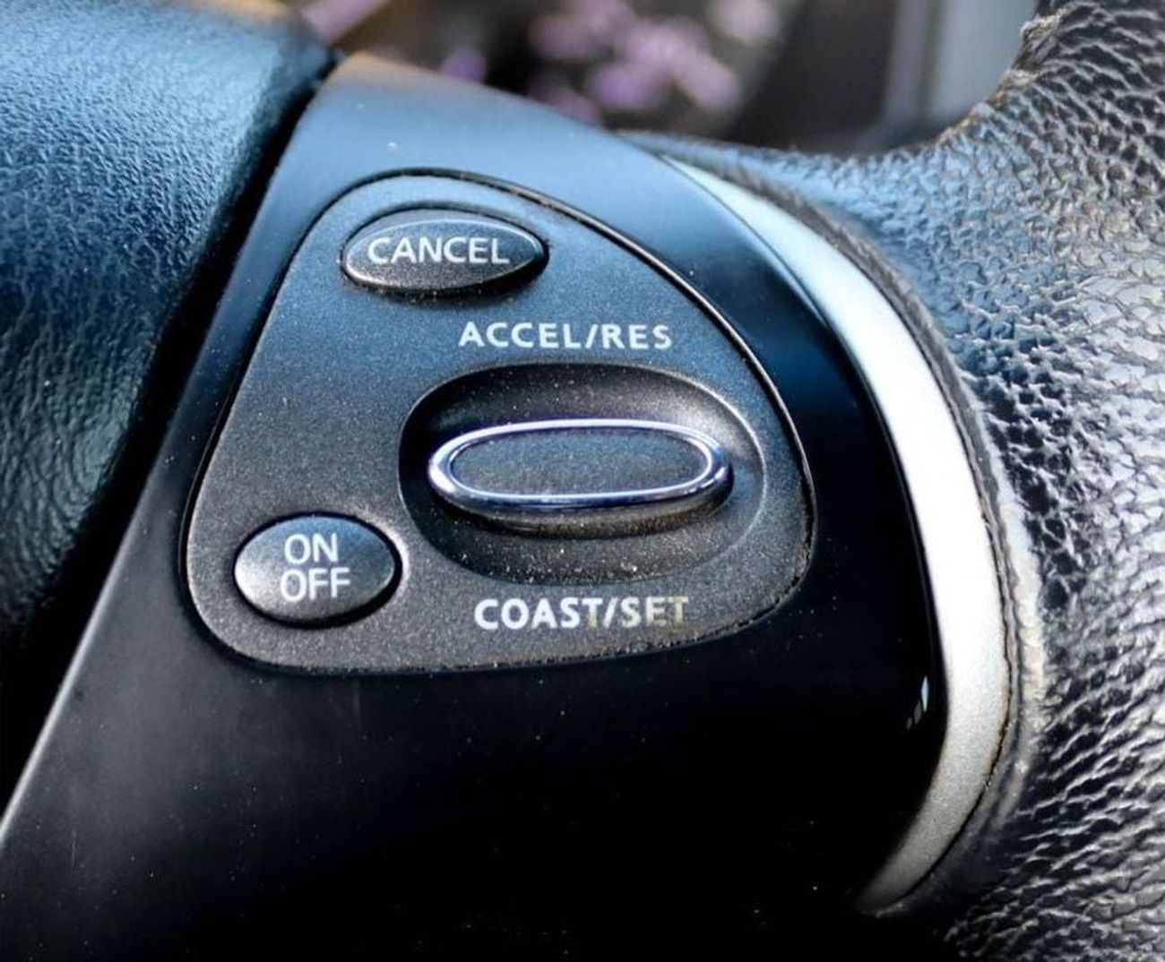 Nissan Pathfinder SV 3.5L (271 HP) nissan pathfinder 2013 American in excellent condition