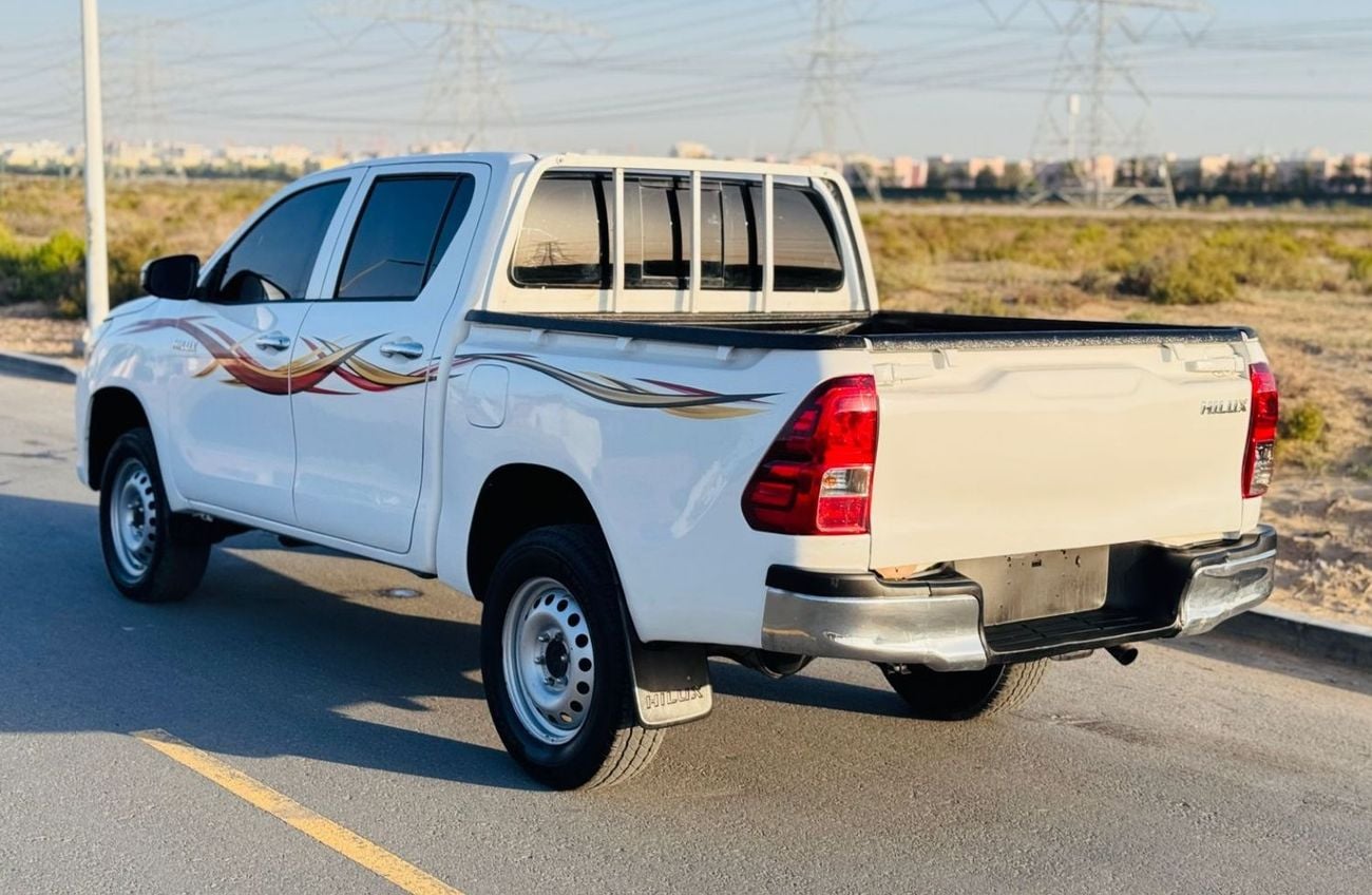تويوتا هيلوكس GLX 2.7L Double Cab Utility M/T