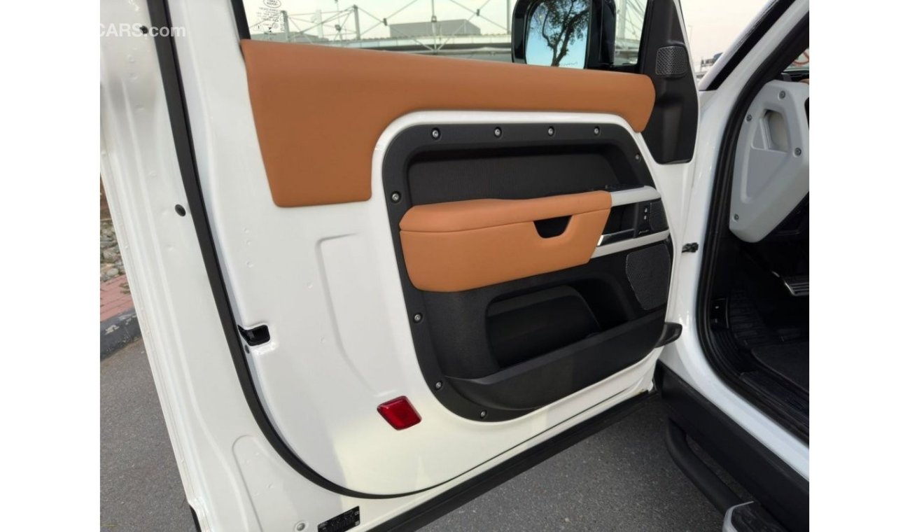 Land Rover Defender 90 SE P300 / GCC Spec / With Warranty & Service