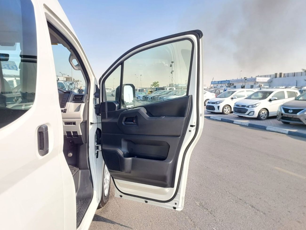 Toyota Hiace (RAMADAN OFFER) TOYOTA HIACE COMMUTER VAN RHD 2023 MODEL 2.8 L DIESEL AUTOMATIC(PM21193)