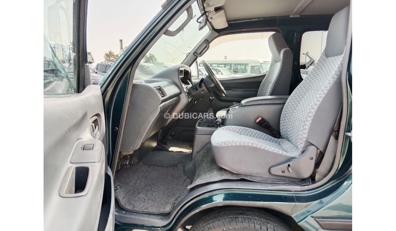 Toyota Hiace TOYOTA HIACE VAN RIGHT HAND DRIVE (PM1268)