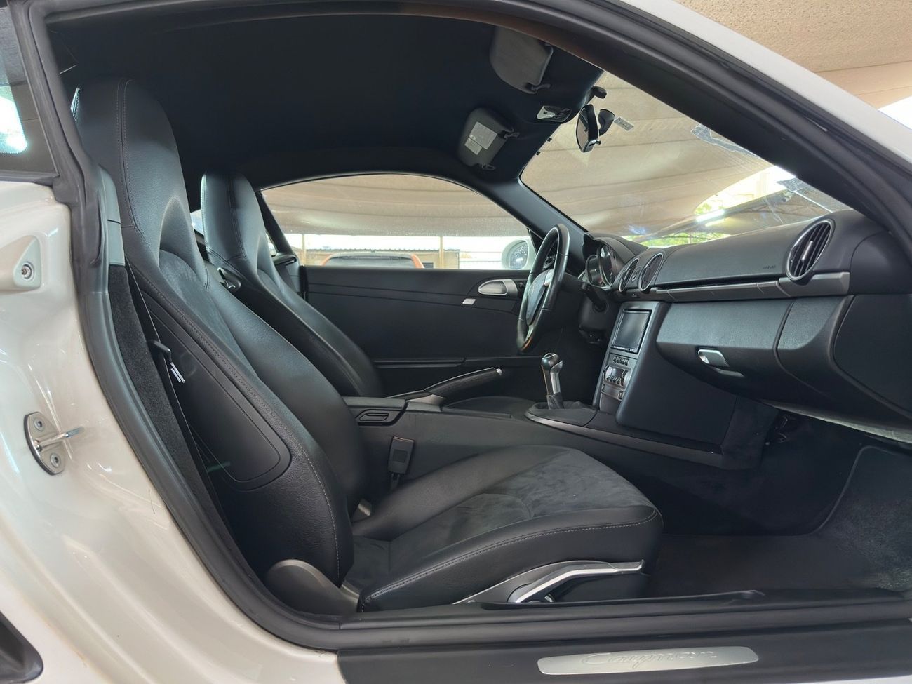 بورش كايمان PORSCHE CAYMAN 2008 2.7L | MANUAL TRANSMISSION | SPORTS STEERING WHEEL | HALF LEATHER SEATS