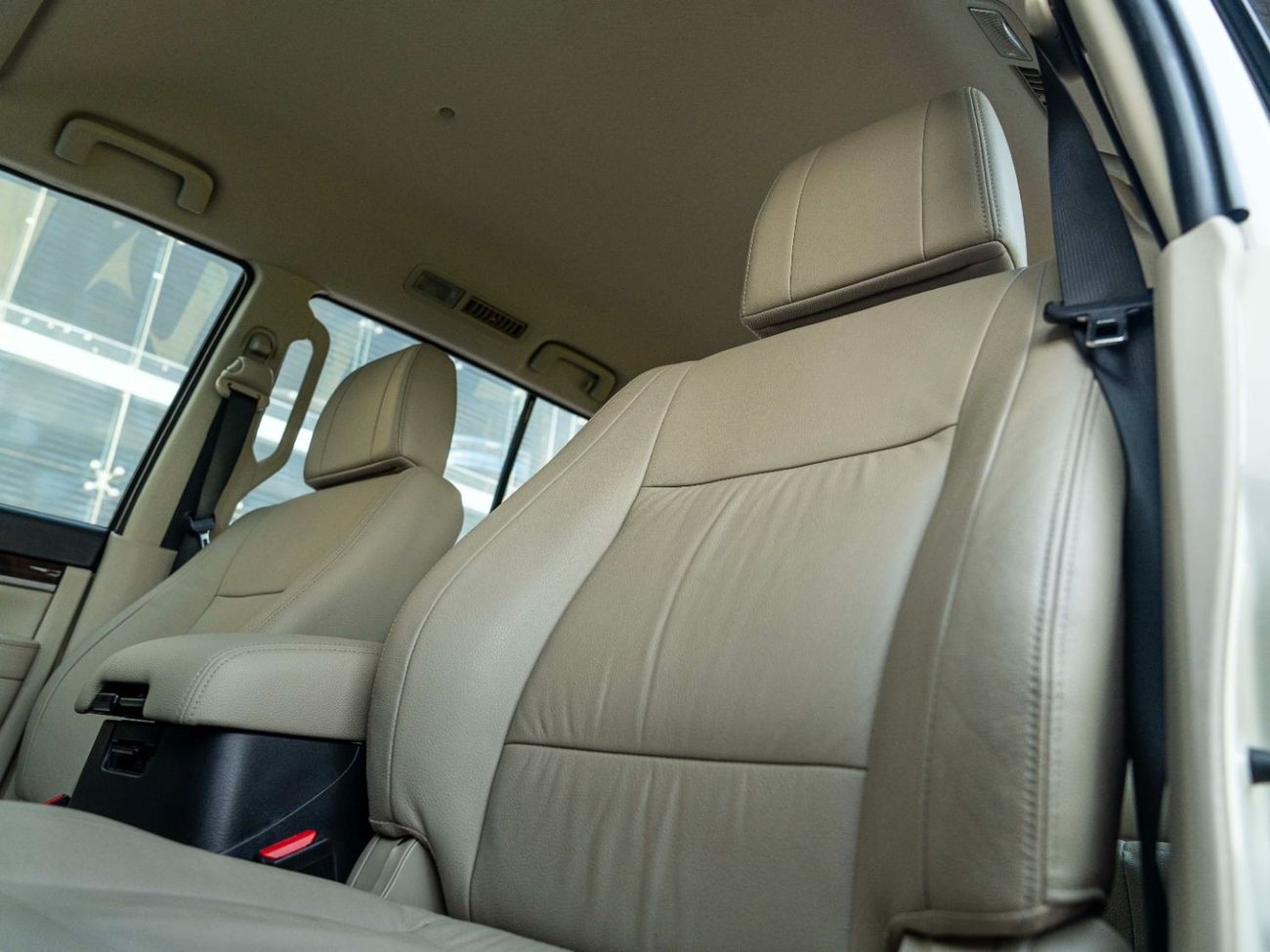 ميتسوبيشي باجيرو AED 1,415 PM • 3.8L PAJERO GLS TOP • ONLY 60,000 KMS • GOLD EMBLEM PACKAGE WITH RHINO ROOF-RACK