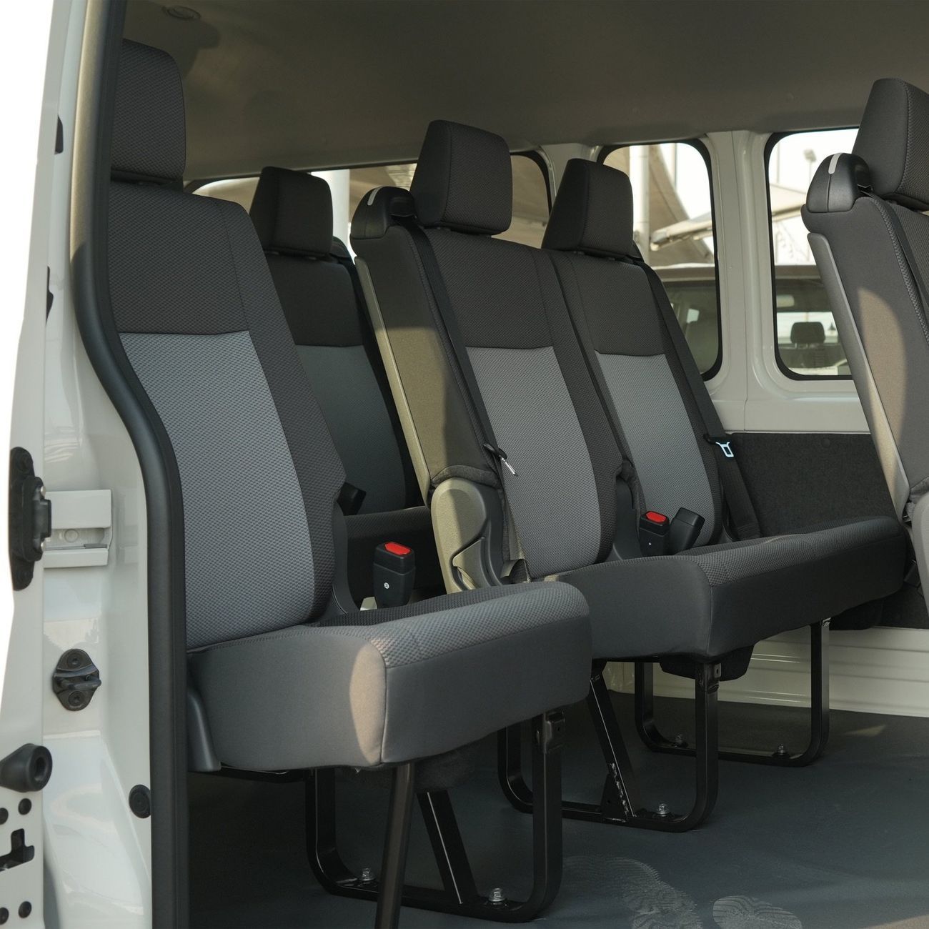 Toyota Hiace Toyota Hiace HR || 2.8 Diesel