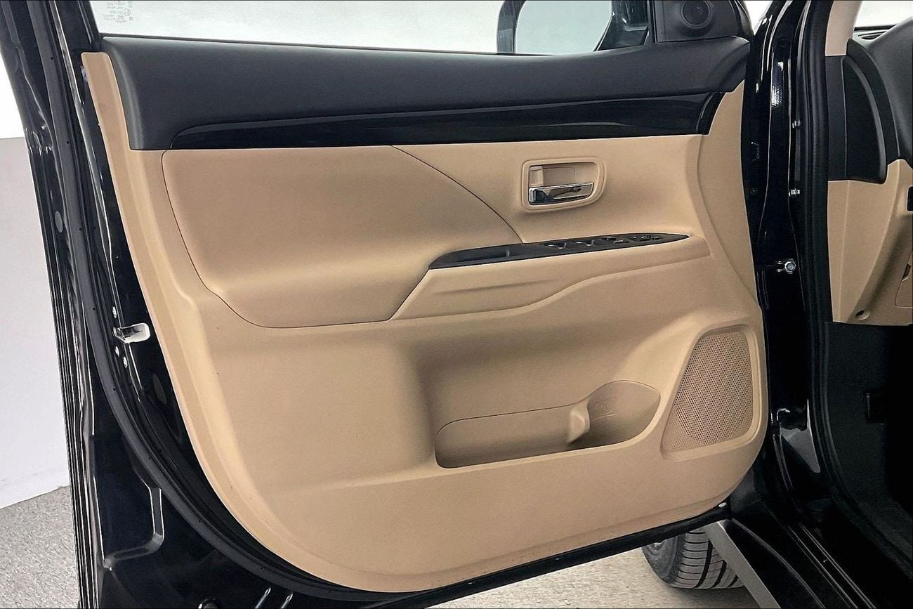 ميتسوبيشي آوتلاندر 2.5 GLX AUTO 4WD 7SEAT ML FABRIC SEATS | شامل الضمان | 0 ﺪﻔﻋﺓ ﺃﻮﻟﻯ