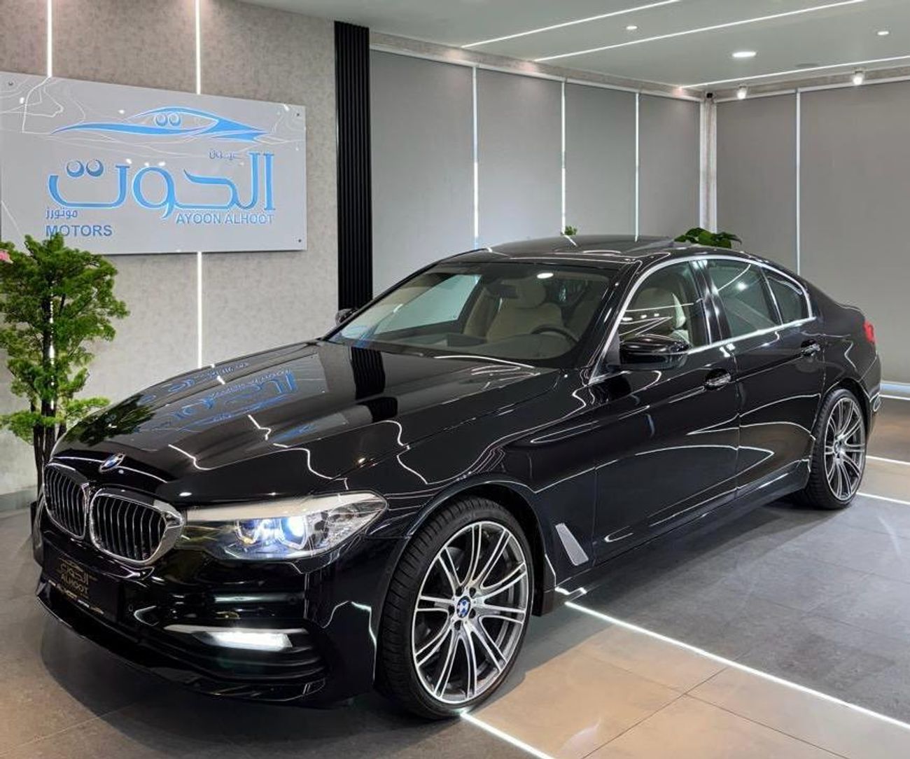 BMW 520i Middle East Edition 2.0L LUXURY ELITE BLACK BMW 520i || TOP RANGE || GCC || SCREENS || LIKE NEW || F