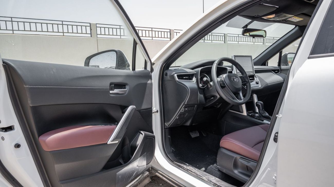 تويوتا كورولا كروس TOYOTA COROLLA CROSS 1.8 HIGH -2025YM