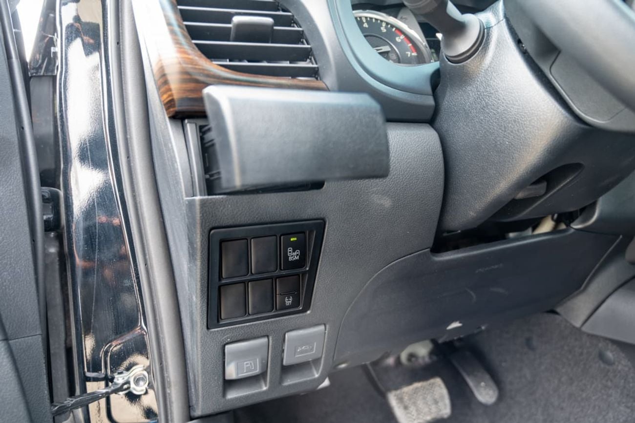تويوتا هيلوكس SGLX 2.7L 4x4 Double Cabin, Petrol, Full Option Automatic