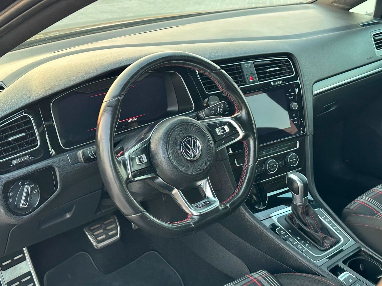 Volkswagen Golf GTI SE
