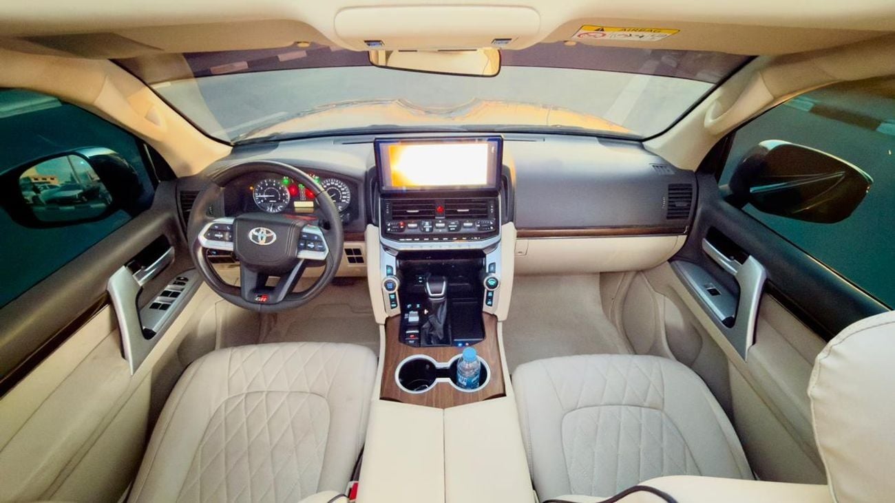 تويوتا لاند كروزر MODIFIED TO LC300 2025 MODEL | 4.0L PETROL ENGINE | LHD | AUTOMATIC TRANSMISISON | 360 VIEW CAMERA |