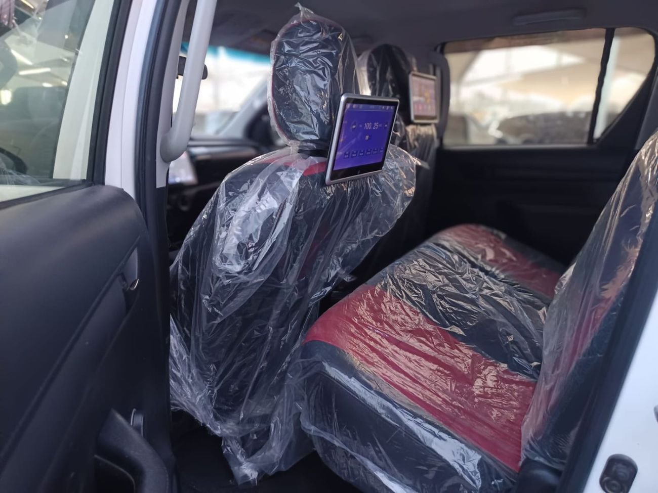 تويوتا هيلوكس GLX TOYOTA HILUX Adventure 2022 V4 best price  Quantities available!!!!!!!!