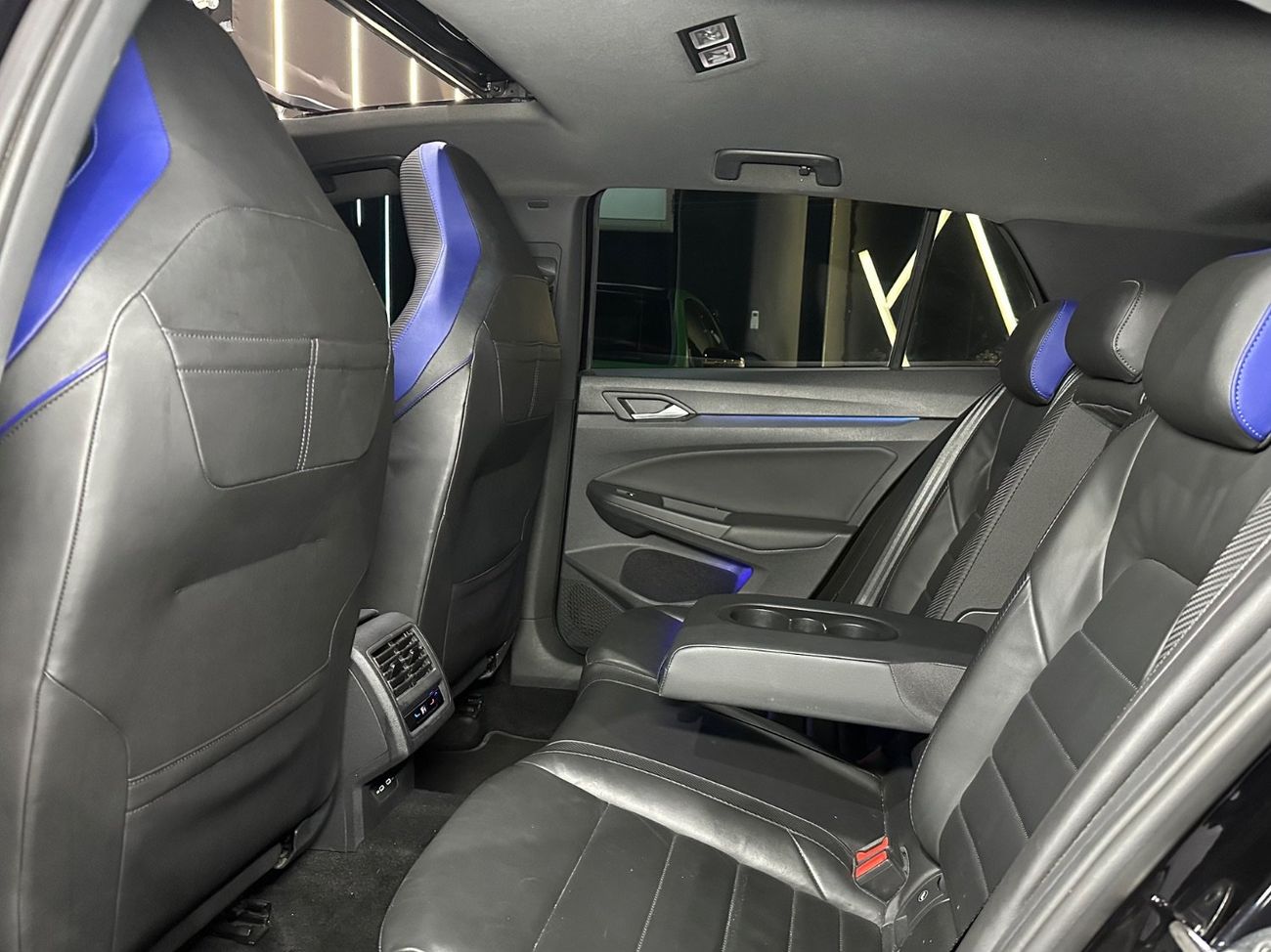 Volkswagen Golf R Base 2.0T VOLKSWAGEN GOLF R | GCC | 2023 | UNDER WARRANTY  CONTRACT SERVICE