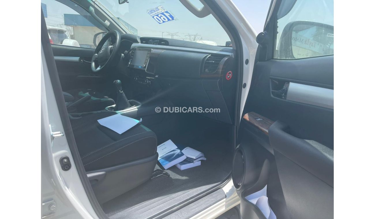 Toyota Hilux TOYOTA HILUX 2.7 MT FULL OPTION WHITE 2023