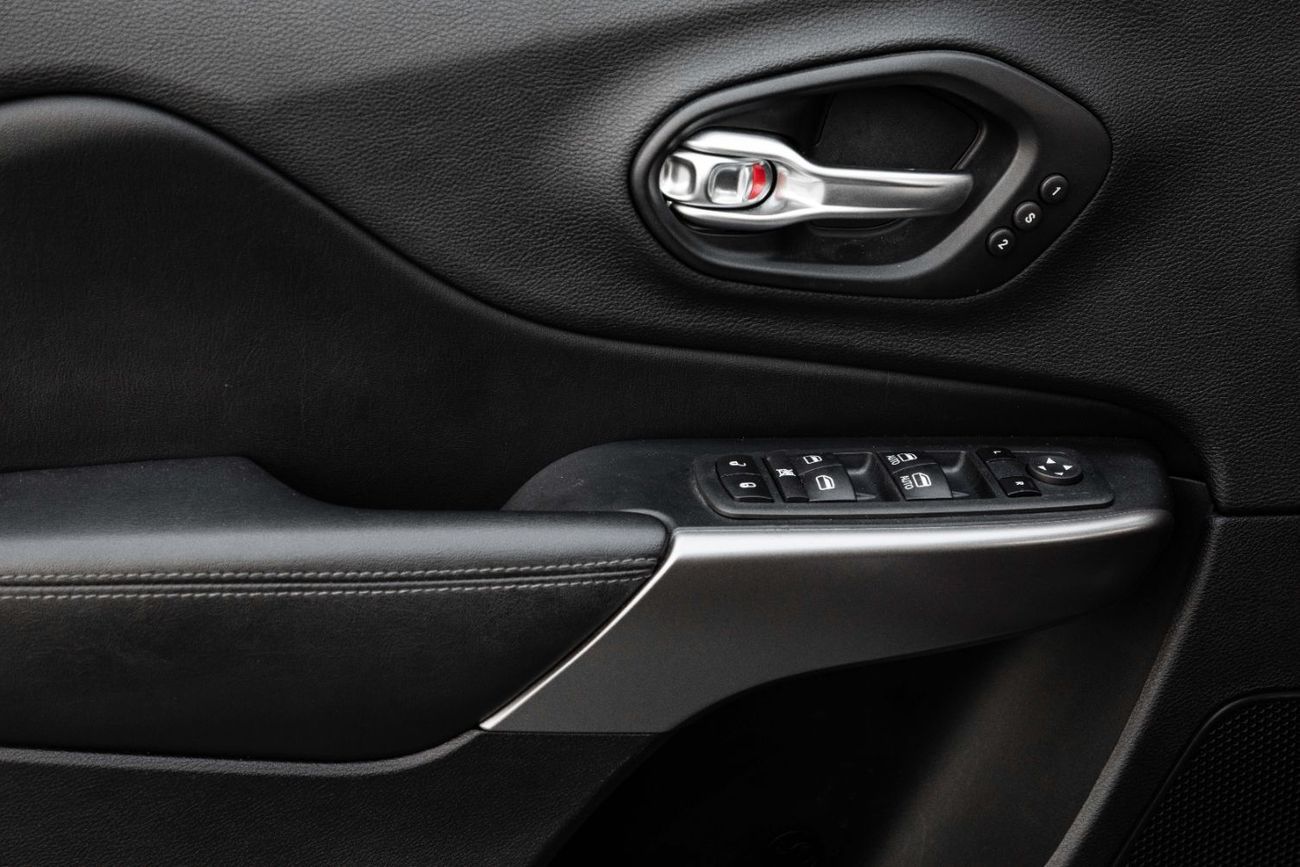 جيب شيروكي LIMITED 4X4 | 1,234 P.M  | 0% Downpayment | IMMACULATE!