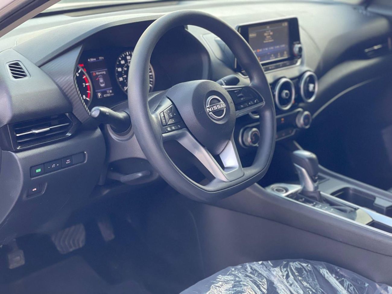 Nissan Sentra 2.0L V4 / FULL OPTION / LOW MILEAGE / RADAR / ROAD ASSIST / BLIND SPOT / RIMS