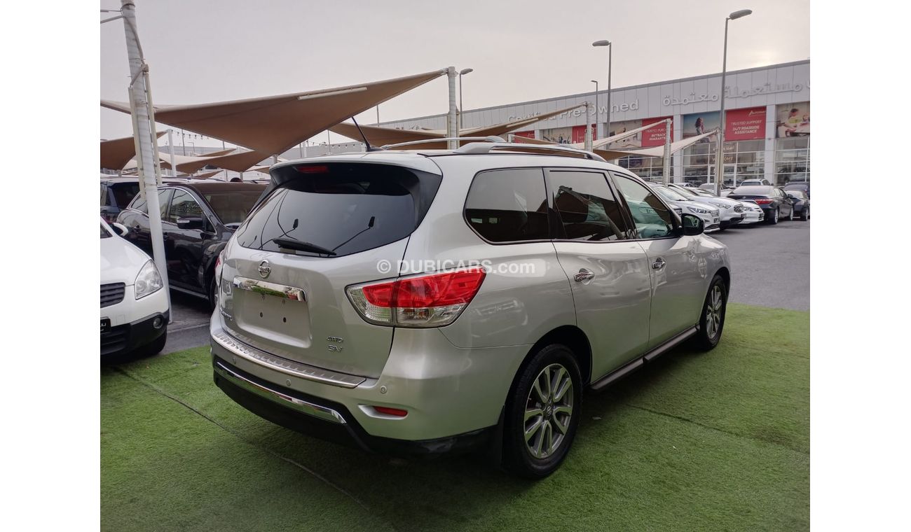 Nissan Pathfinder American import 2015 model cruise control rear spoiler in excellent condition