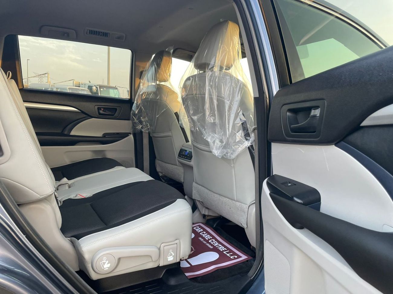 Toyota Highlander 2015 Toyota Highlander LE MidOption+ 3.5L V6 - AWD 4x4 - 7 Seater - Trunk Auto -