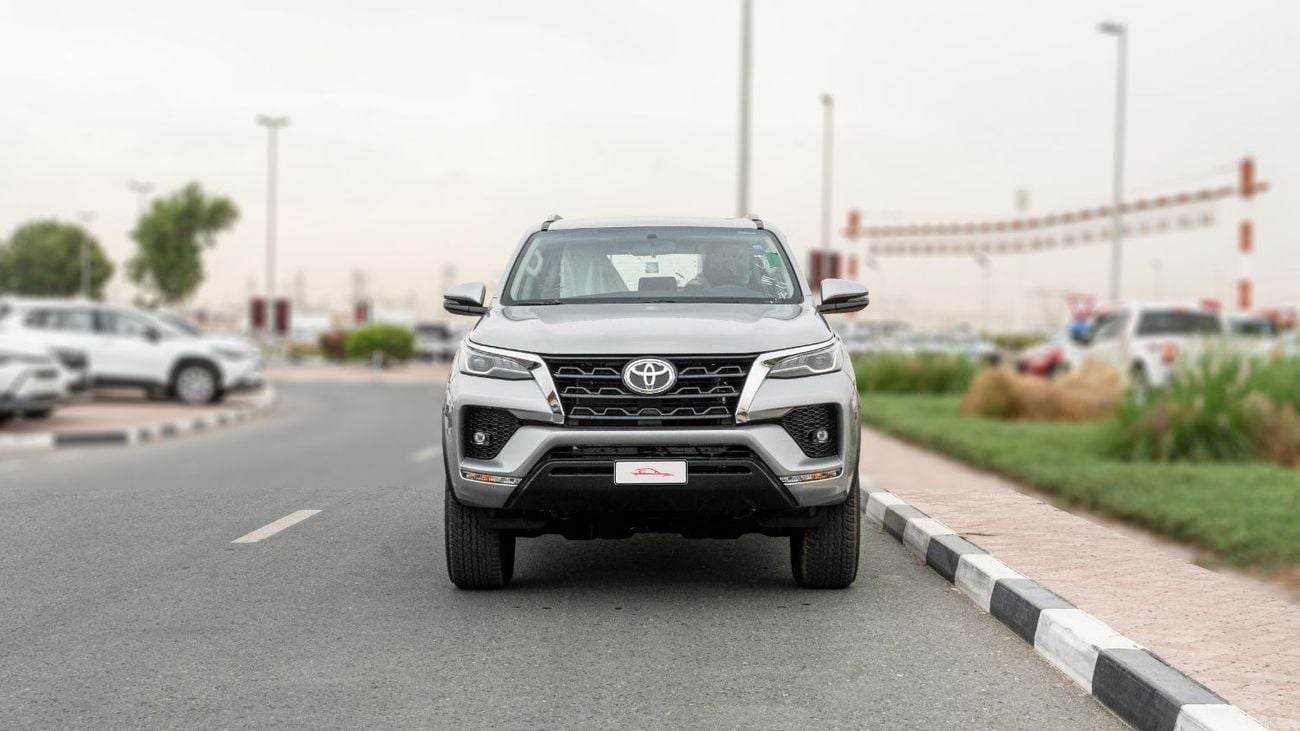 تويوتا فورتونر 2026 Toyota Fortuner VX 4.0L AT petrol (Silver-Tan)
