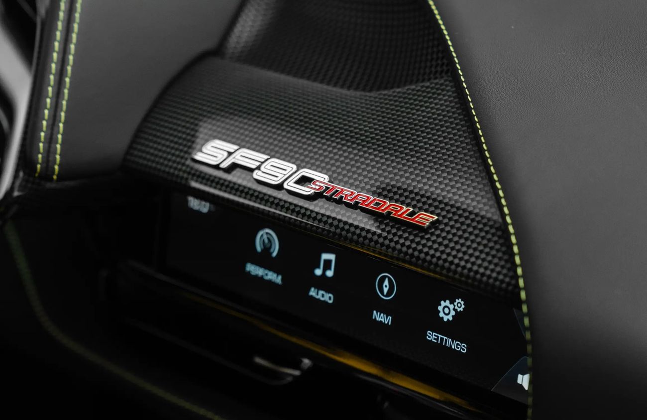 فيراري SF90 ستراديل 4.0L V8 Twin-Turbocharged Engine + eMotor