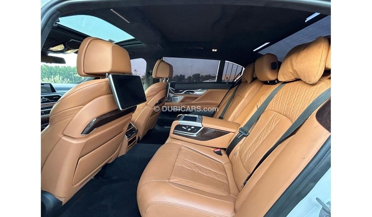 BMW 750Li Luxury Executive BMW 750LI XDrive 2017 GCC V8 4.4L Full option // Perfect condition // Under service