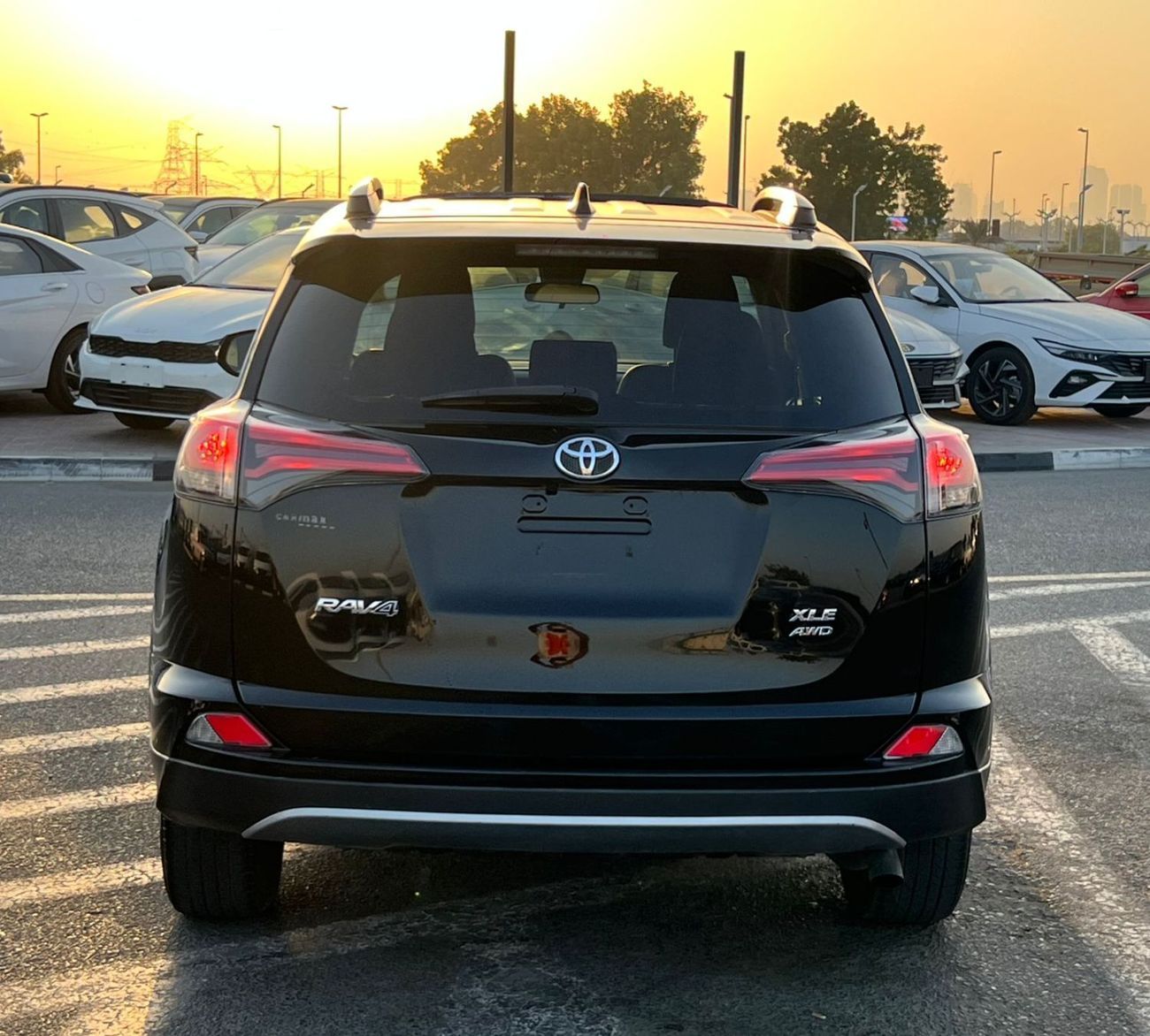 Toyota RAV4 2018 XLE - 2.5L V4-RearCam-AWD 4x4 - Push Start - Leather seat Sunroof