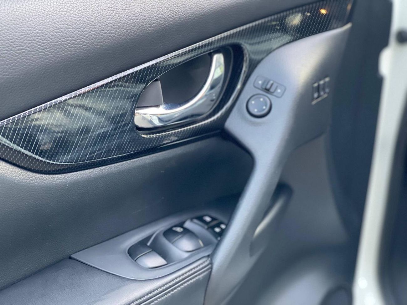 نيسان روج SL / AWD / 2.5 V4 / فتحة سقف بانورامية / كاميرا 360 درجة / رادار / نظام صوت BOSE