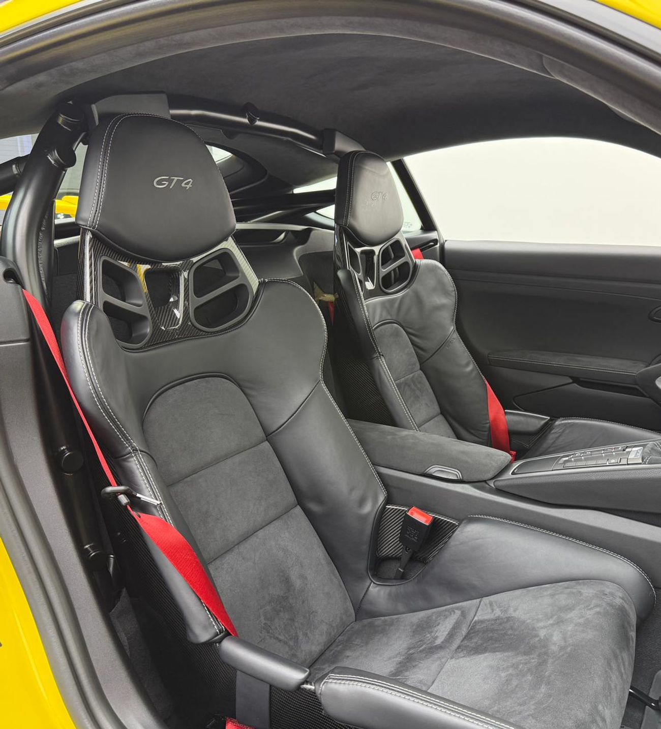 Porsche Cayman 2016 Porsche Cayman GT4 ,Full Porsche Service History ,Excellent Condition ,GCC