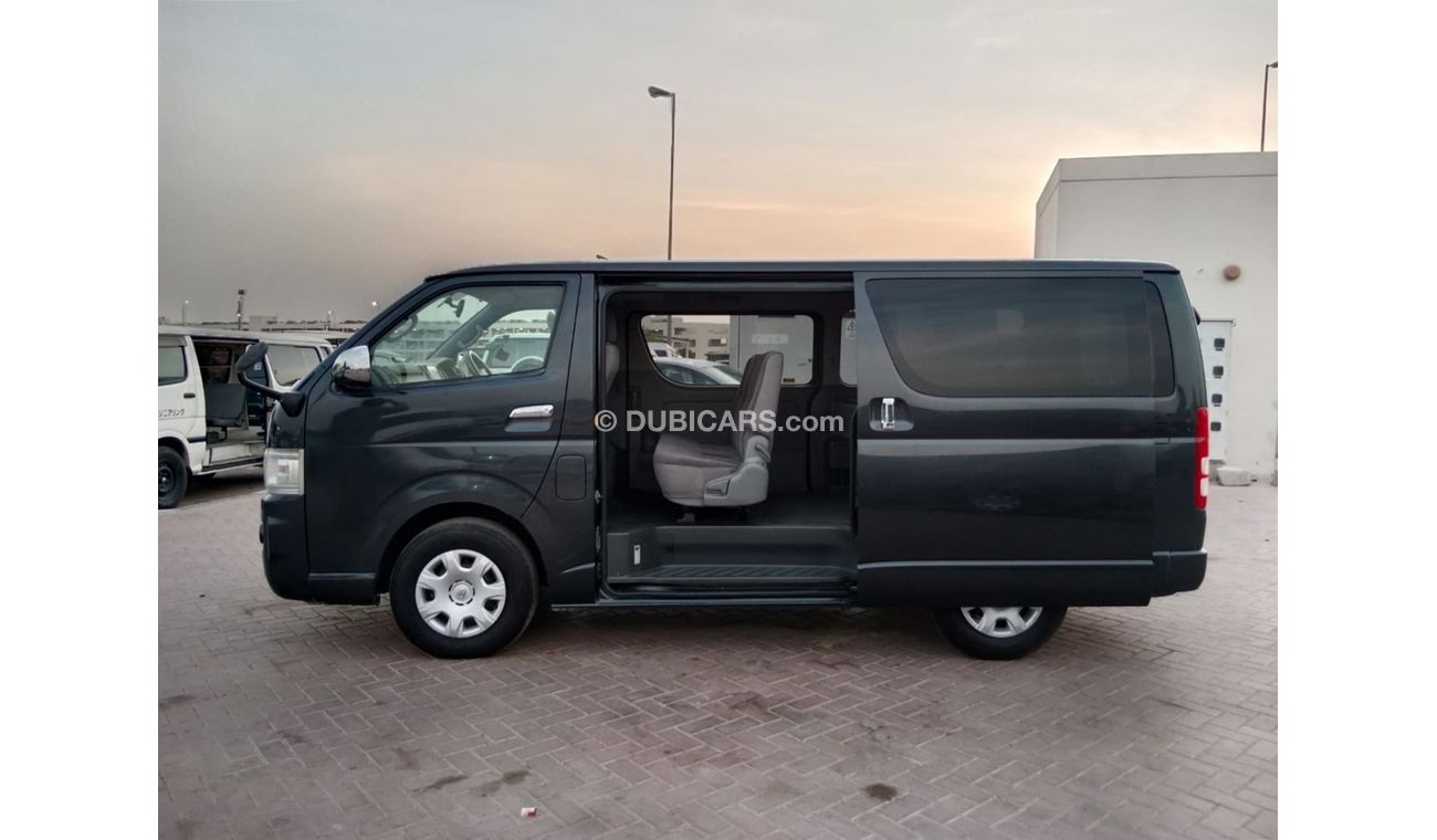 تويوتا هاياس TOYOTA HIACE VAN RIGHT HAND DRIVE (PM1621)