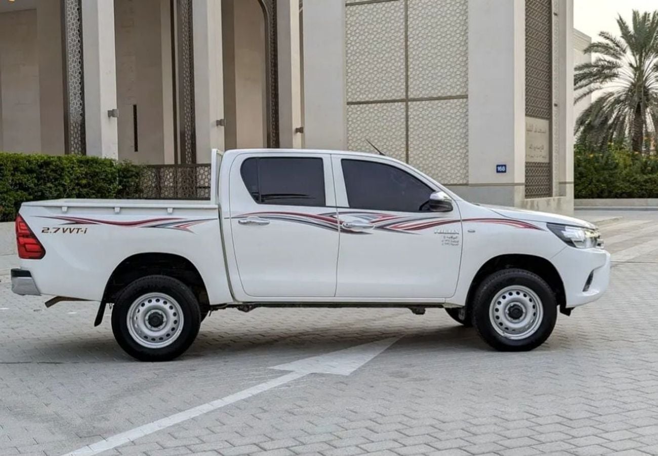 Toyota Hilux GL Toyota Hilux 2022MODEL 2.7 petrol 4 cylinder 4x4 Double cab Colour white interior Red Transmissio