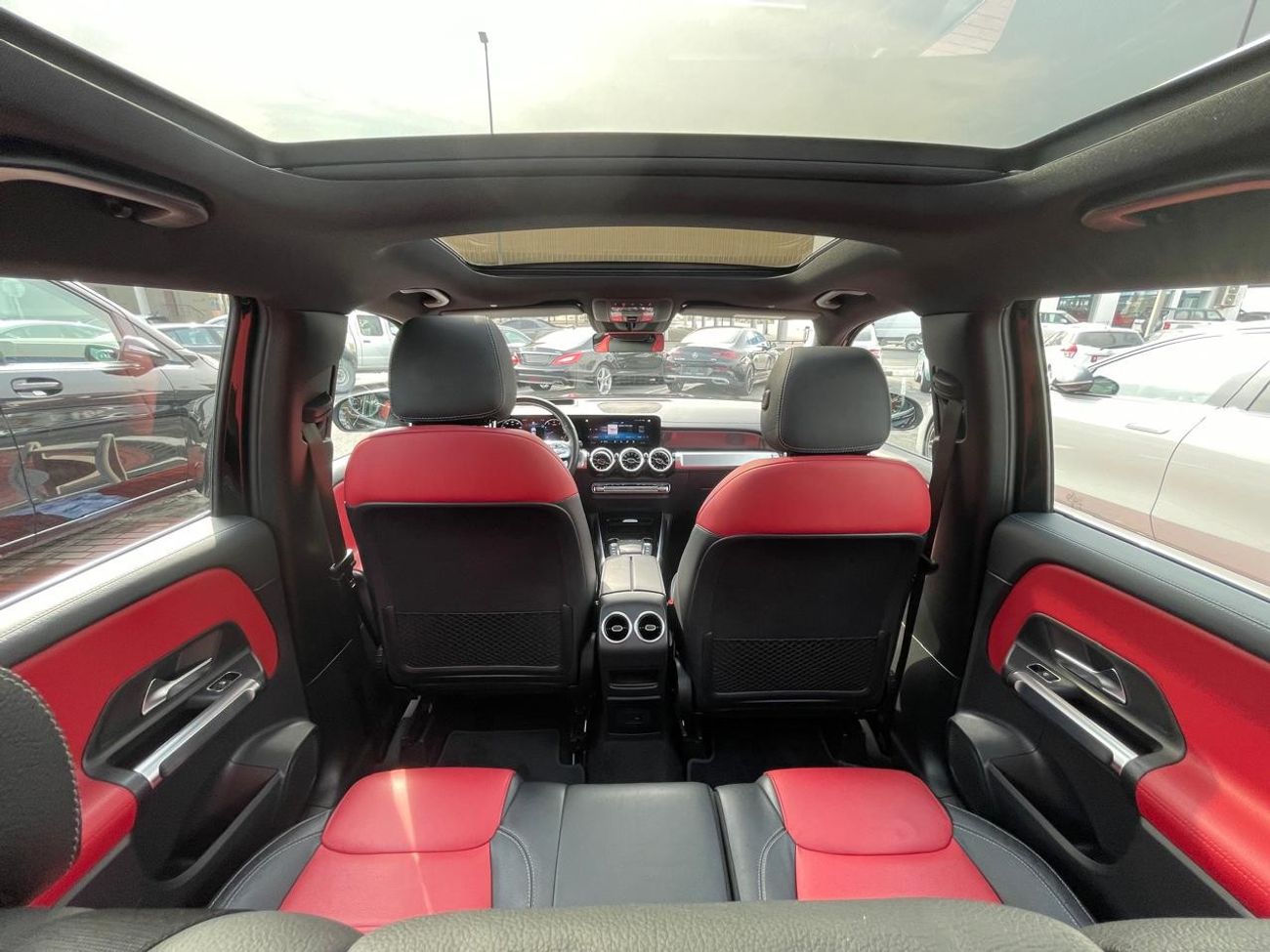 Mercedes-Benz GLB 250 4MATIC 2.0L AMG Under warranty & Service 2022 GCC