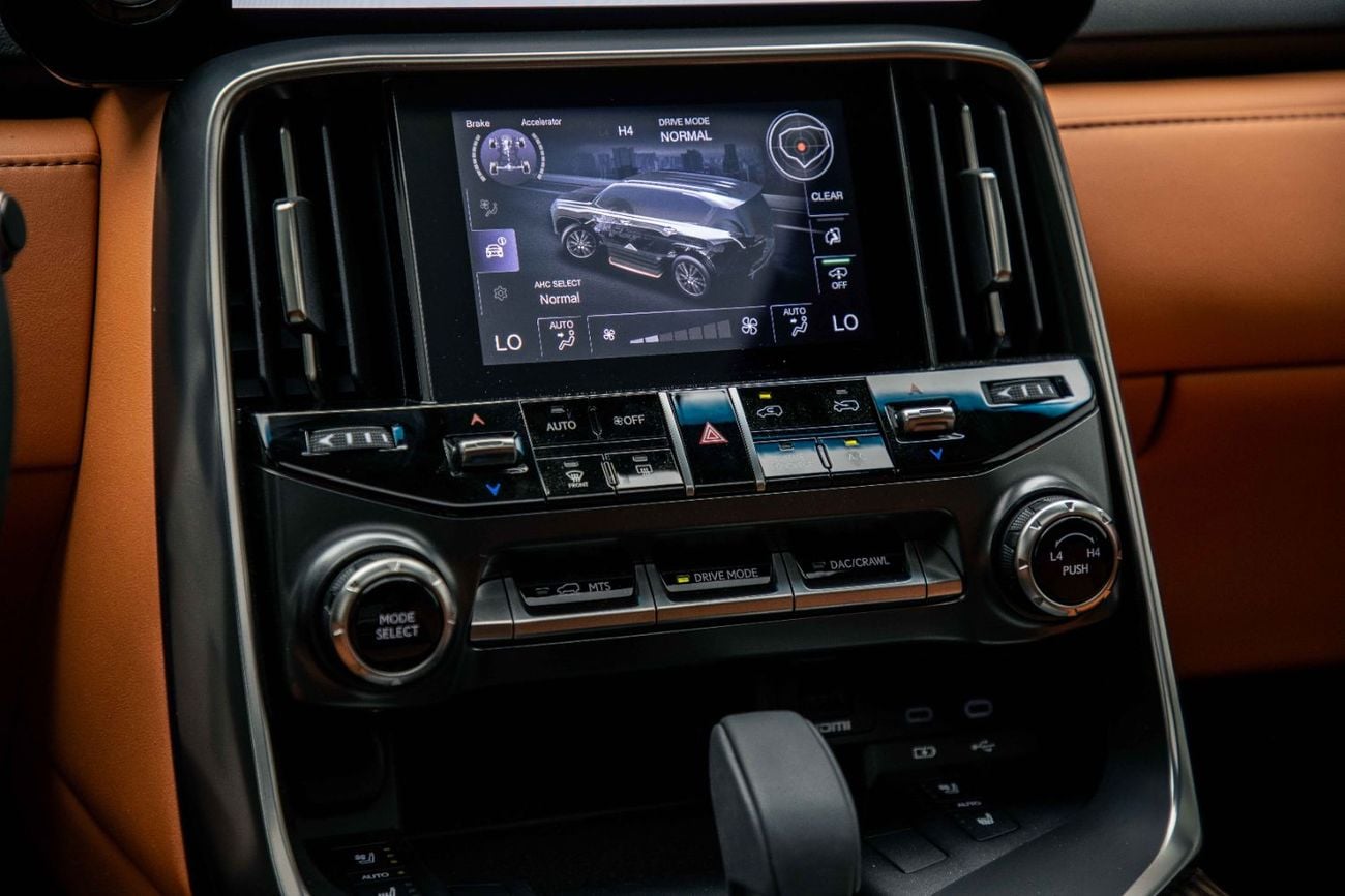 لكزس LX 700h VIP 3.5L - Graphite Black Inside VIP Sun Flair | Export Only