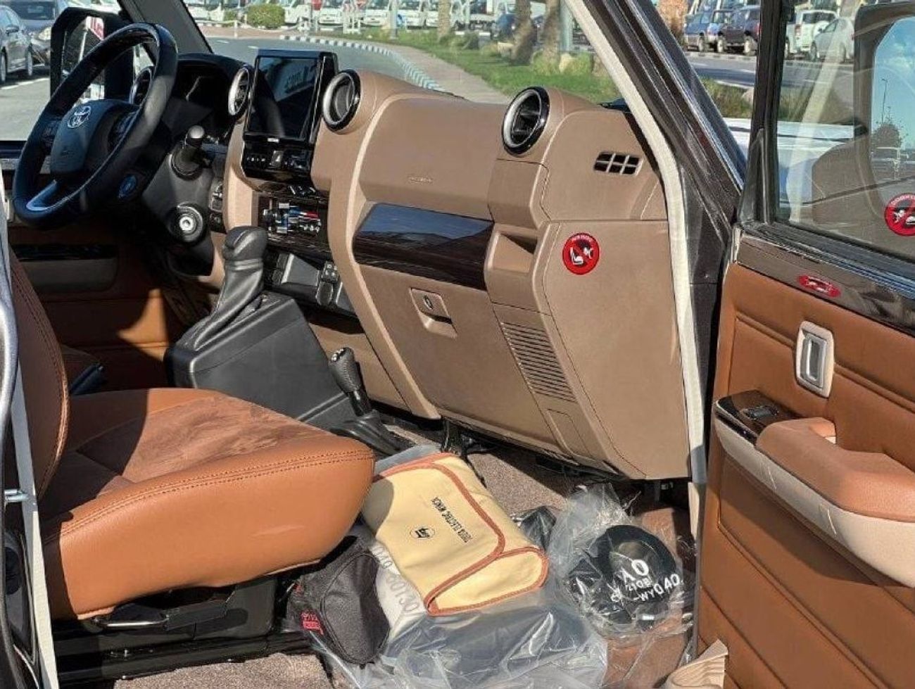 Toyota Land Cruiser 70 LC76 2.8L DSL A/T // 2024 // FULL OPTION WITH RADAR , CRUISE CONTROL , DVD&REAR CAMERA // SPECIAL OF