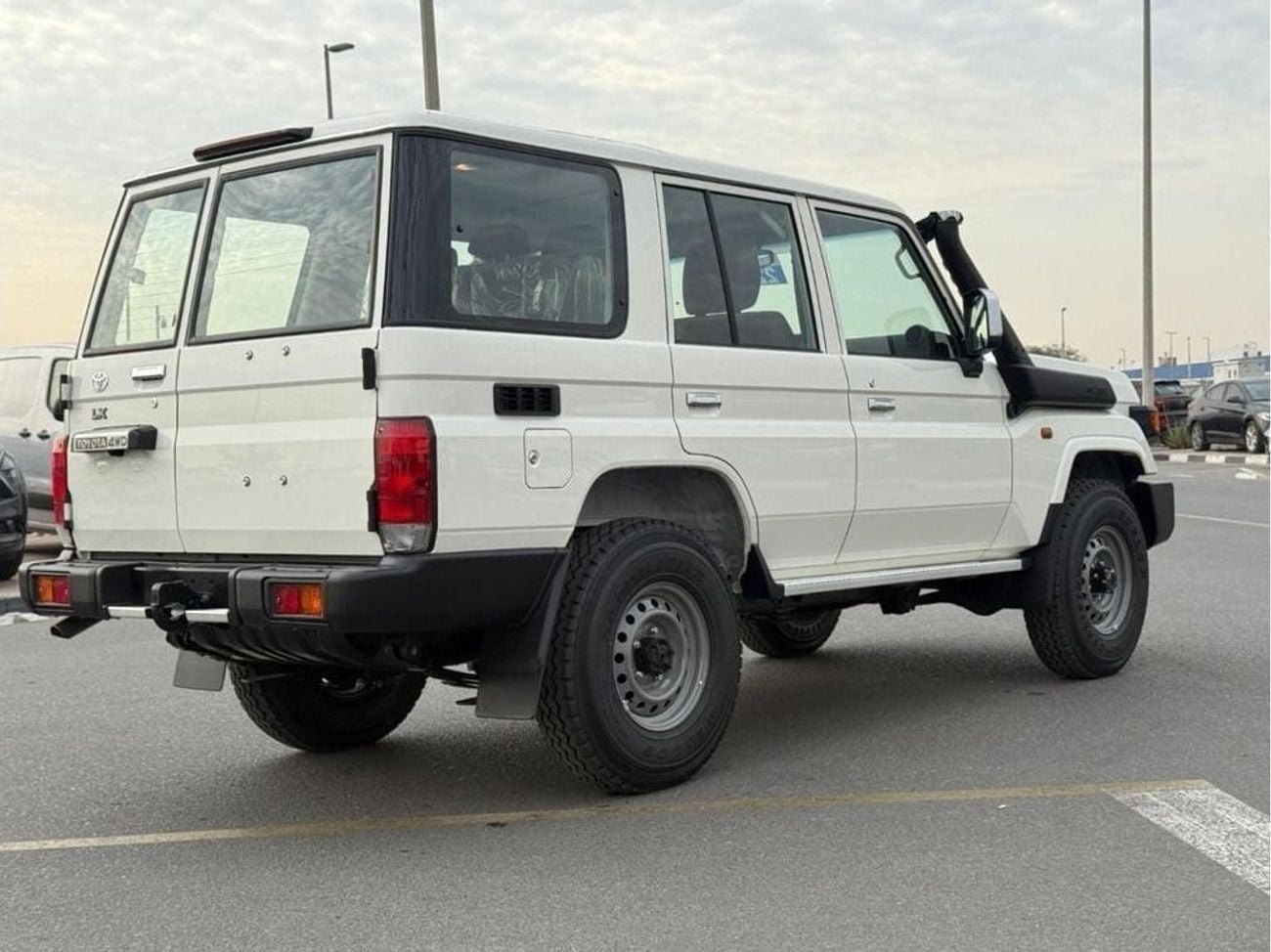 Toyota Land Cruiser 70 LX EXPORT ONLY - LC 78- 2.8L - DIESEL - MANUAL