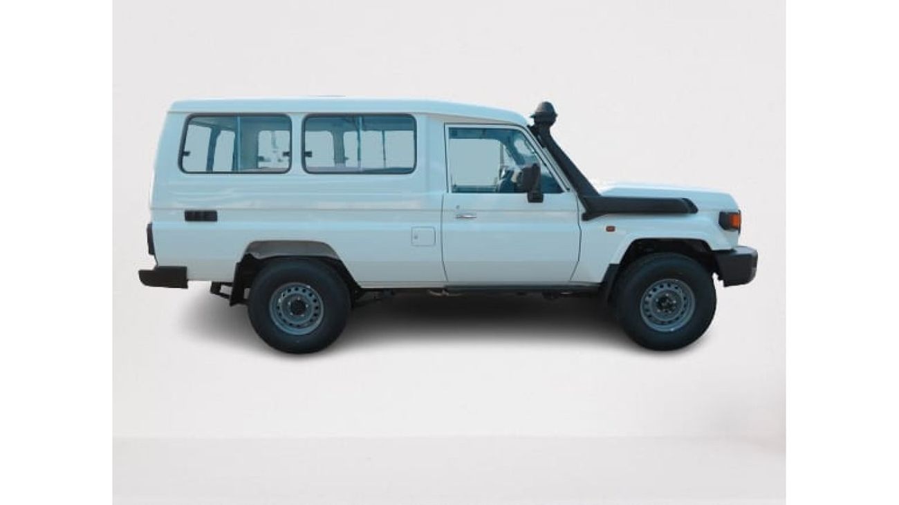 تويوتا لاند كروزر 70 تويوتا LC 78 هارد توب 4.0 بنزين موديل 2024 اللون ابيض