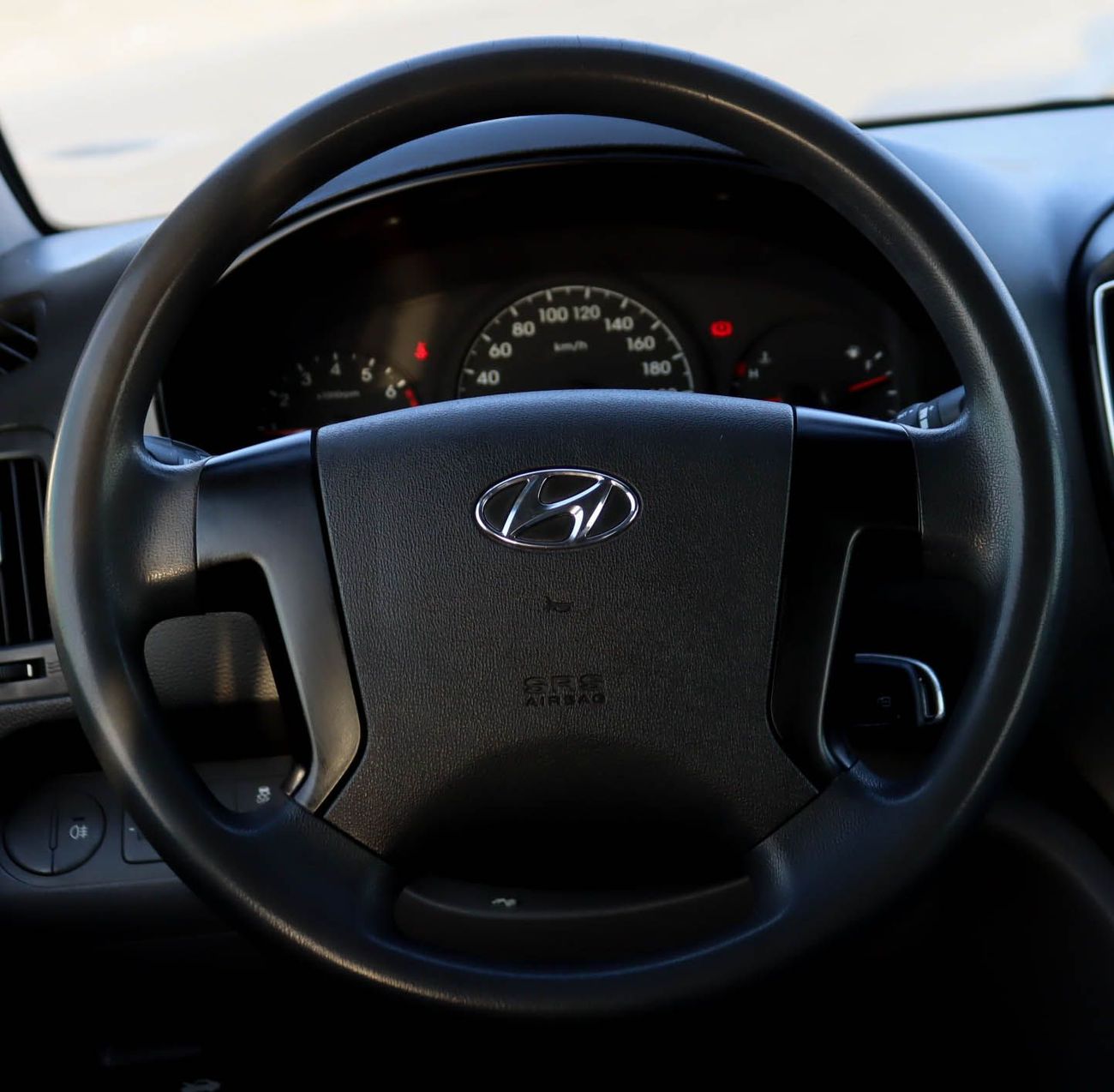 هيونداي H-1 Hyundai H1 2.4L VAN RWD 2020 GCC accident-free, in excellent condition, 820 P.M