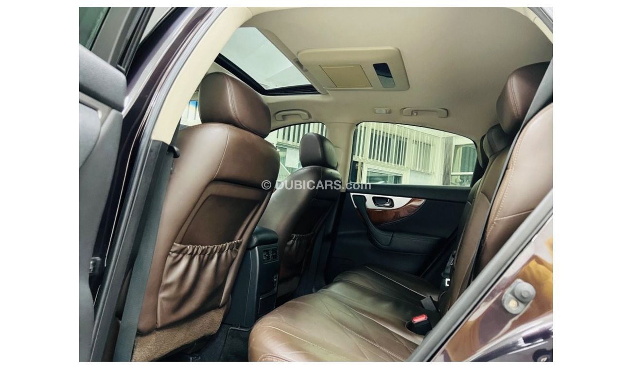 Infiniti QX70 Luxury GCC .. Full Options .. V6 .. NAV .