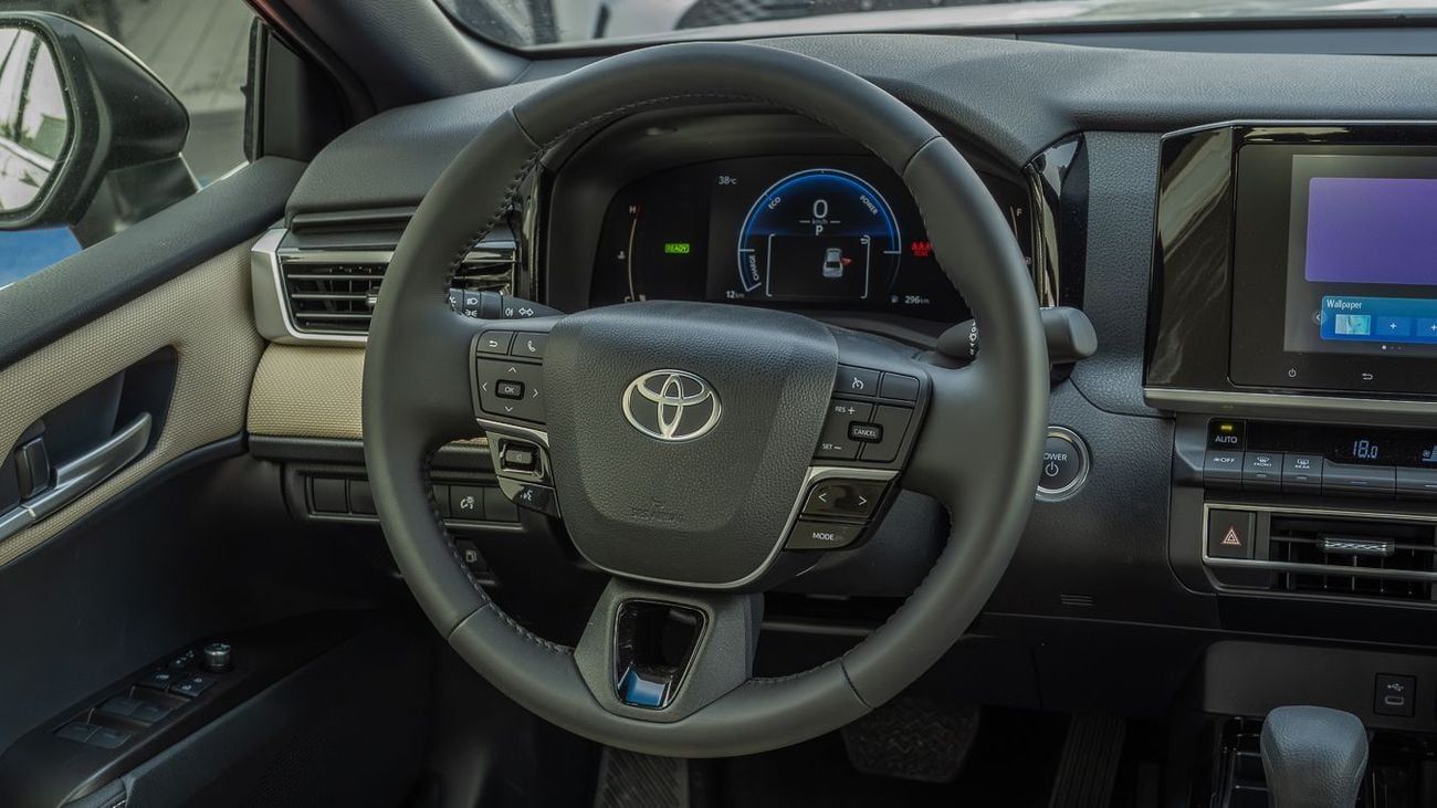 Toyota Camry LIMITED HEV Limited 2.5L Hybrid TOYOTA CAMRY 2.5 BASIC HYBRID -2025YM