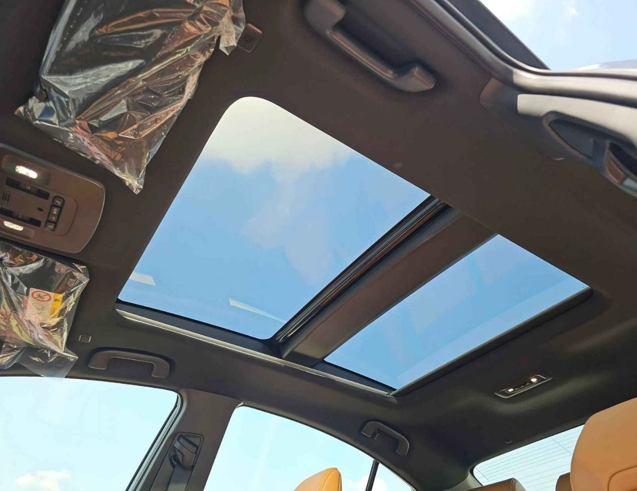 تويوتا كامري GLE TOYOTA CAMRY GLE || RADAR | LEATHER + ELECTRIC SEAT | DUAL AC | 1 CAM PANORAIC ROOF | PETROL AT 2.5L