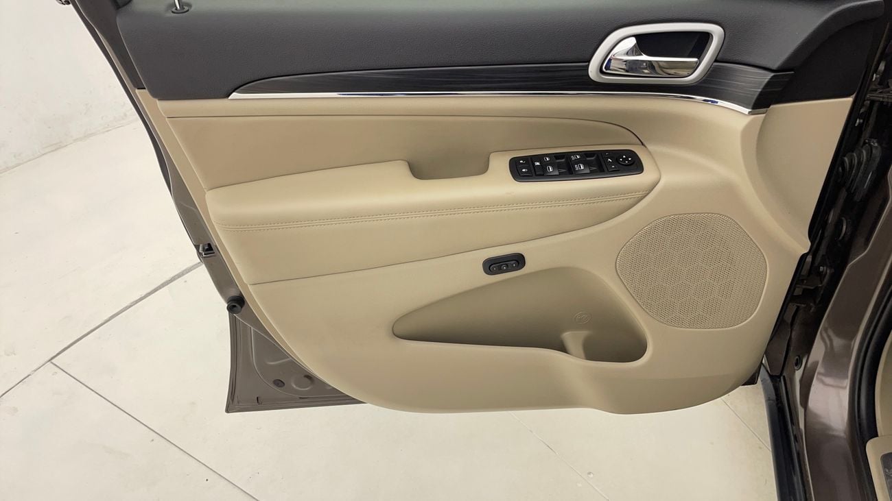 جيب جراند شيروكي LIMITED 3.6 | بدون دفعة مقدمة | اختبار القيادة في المنزل