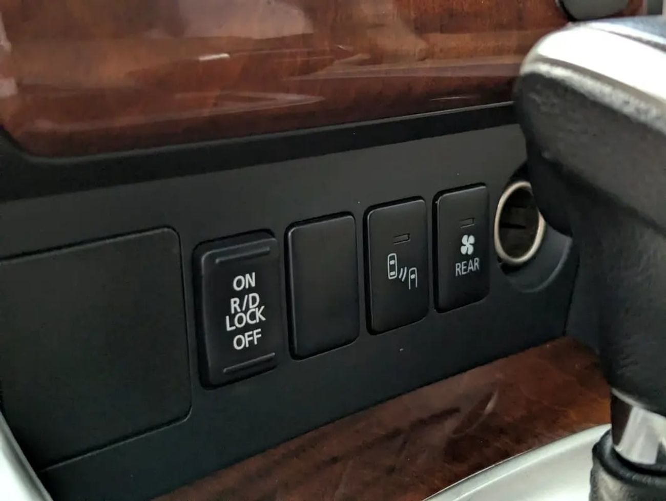 ميتسوبيشي مونتيرو سبورت GLS 4WD TOP LINE GCC IN EXCELLENT CONDITION