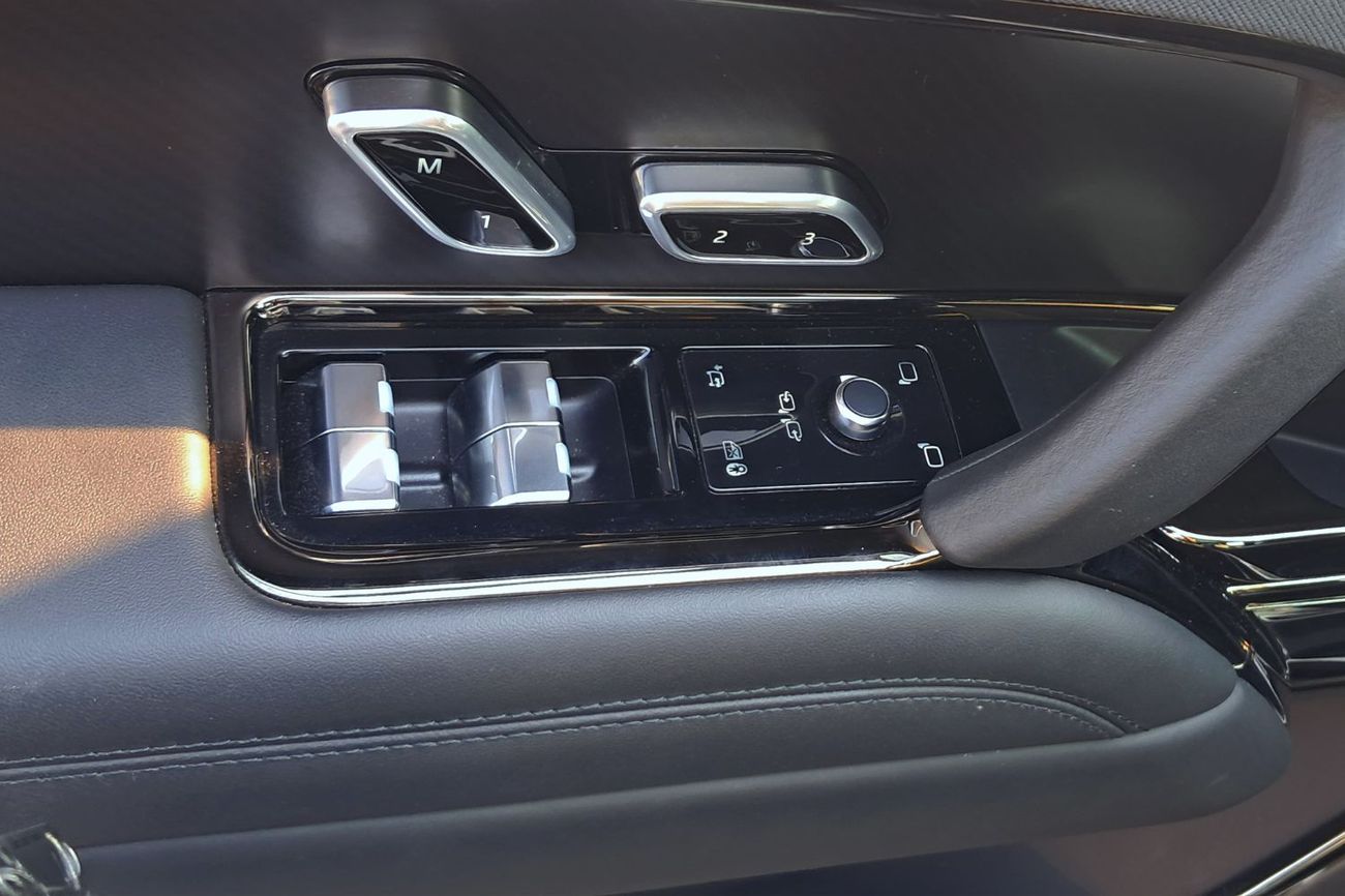 Land Rover Range Rover LWB SV P615 4.4L