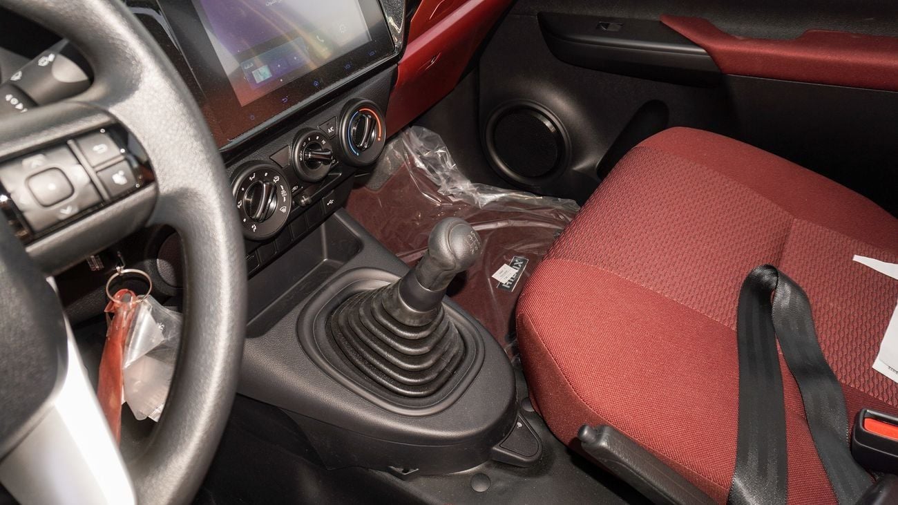 Toyota Hilux 2.7L Single Cabin M/T